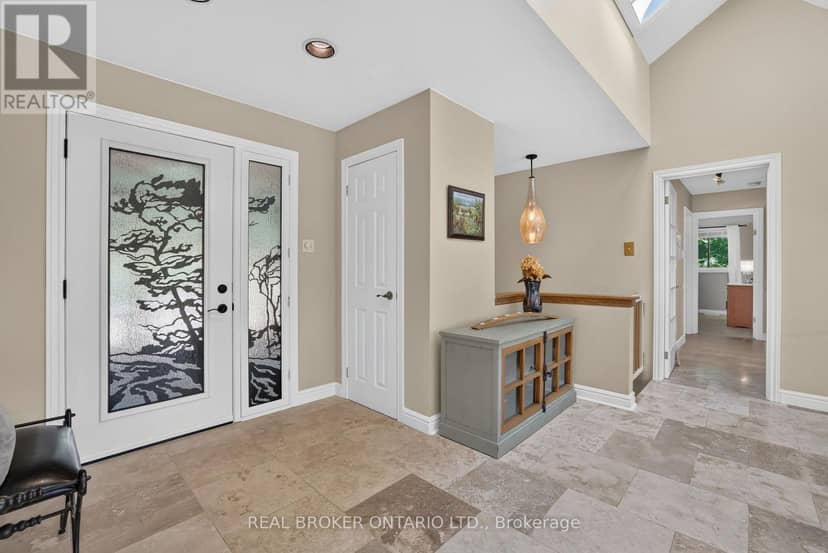 20417 Centre Street — photo 5 of 40