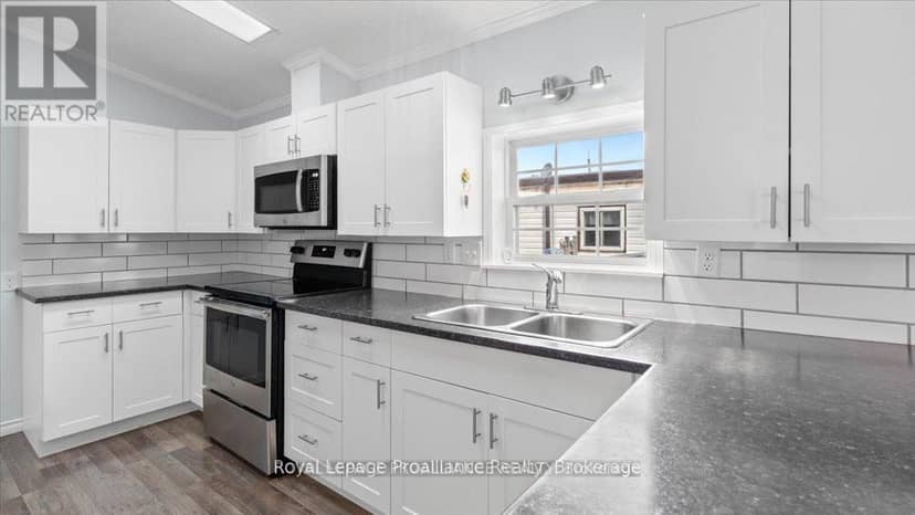 18 - 311 Dundas Street E — photo 9 of 31