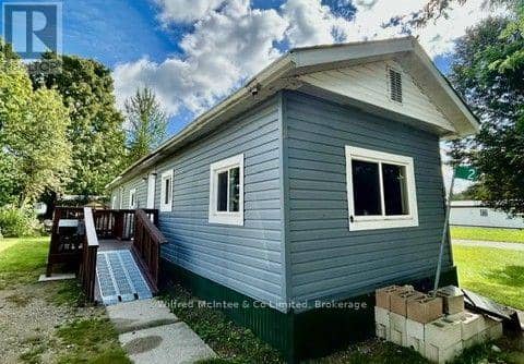 2 Dove Road, Brockton