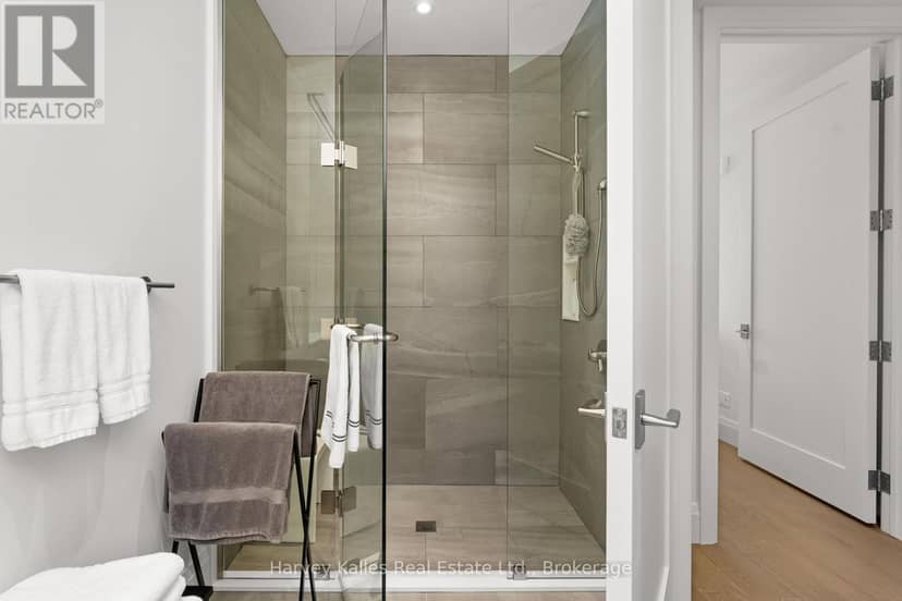 211 - 727 Grandview Drive — photo 27 of 40