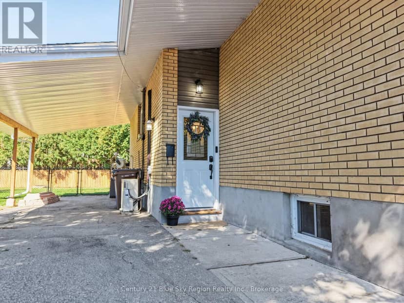 13 Milford Crescent — photo 3 of 40