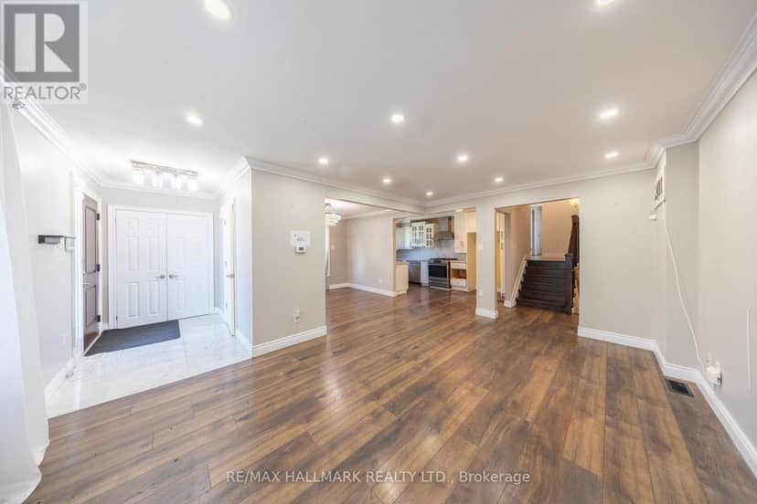 109 Thickson Road S — photo 11 of 40