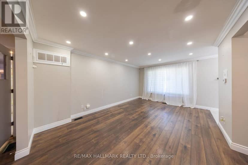 109 Thickson Road S — photo 14 of 40