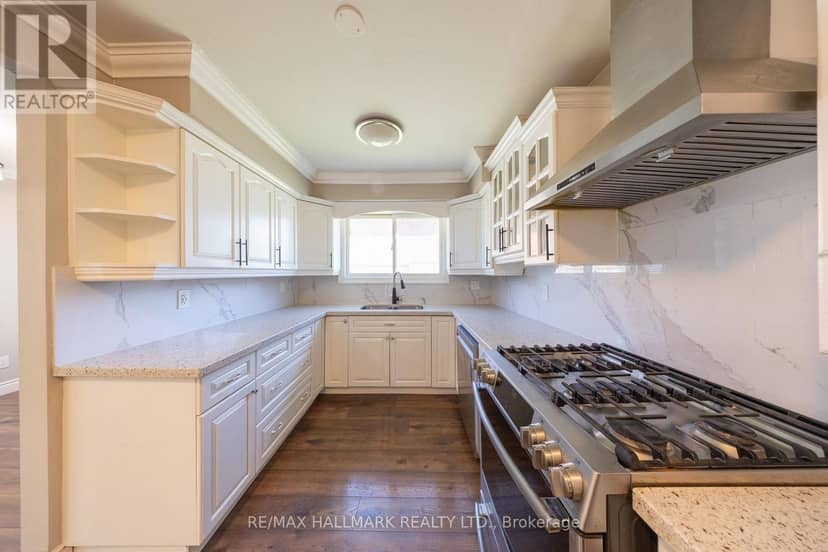 109 Thickson Road S — photo 17 of 40