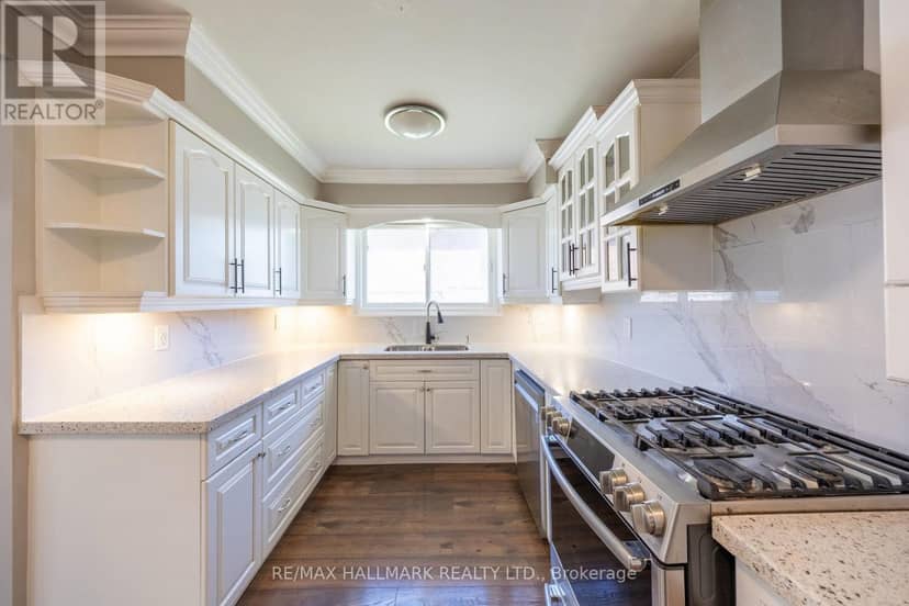 109 Thickson Road S — photo 18 of 40