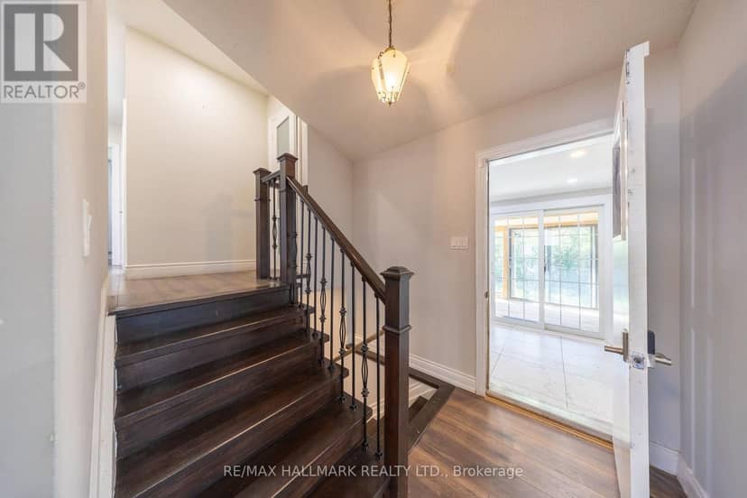 109 Thickson Road S — photo 19 of 40