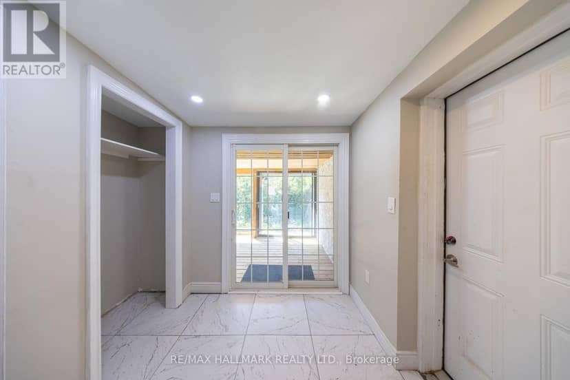 109 Thickson Road S — photo 20 of 40