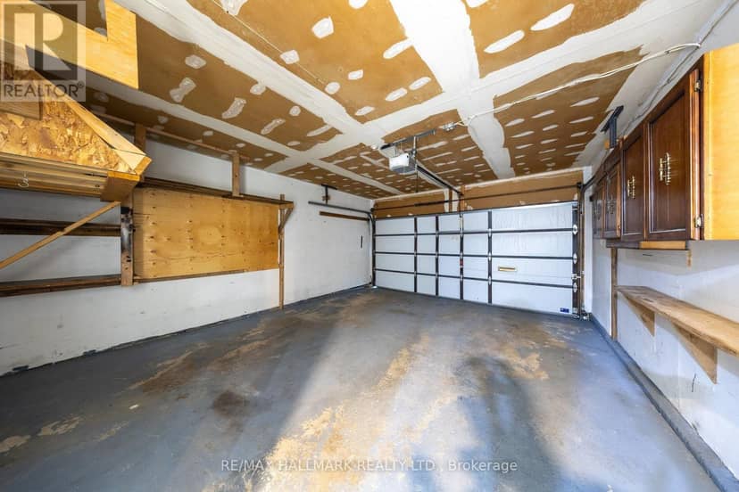 109 Thickson Road S — photo 21 of 40