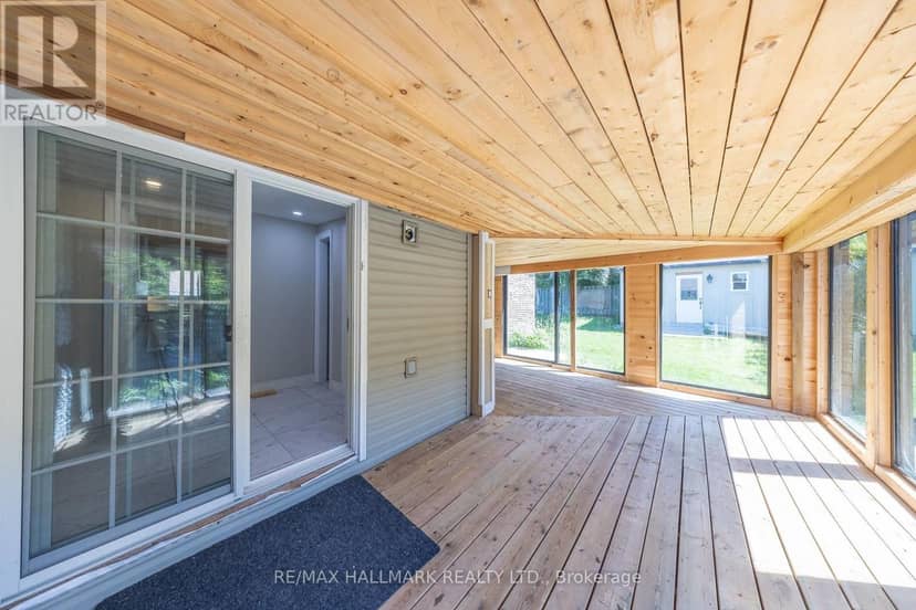 109 Thickson Road S — photo 22 of 40