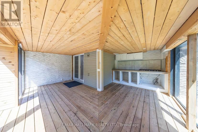 109 Thickson Road S — photo 24 of 40