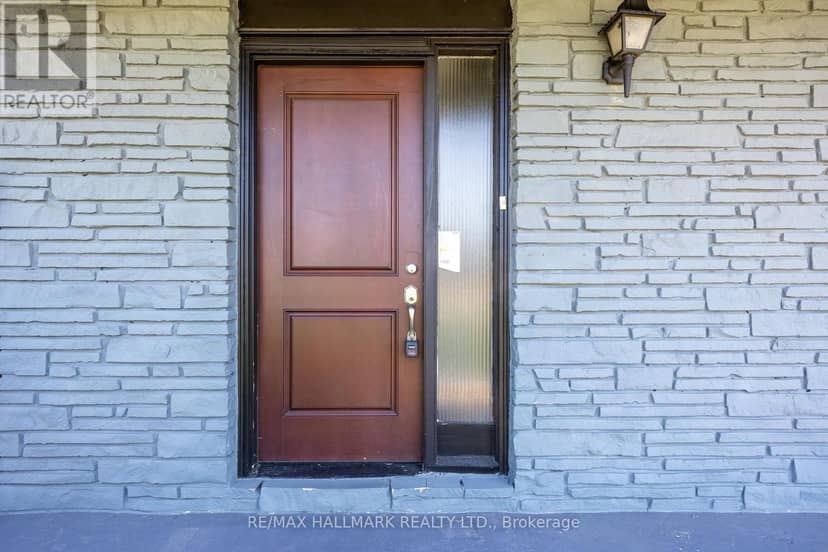 109 Thickson Road S — photo 3 of 40