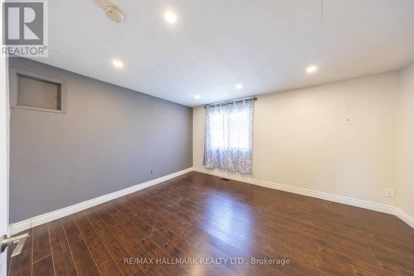 109 Thickson Road S — photo 32 of 40