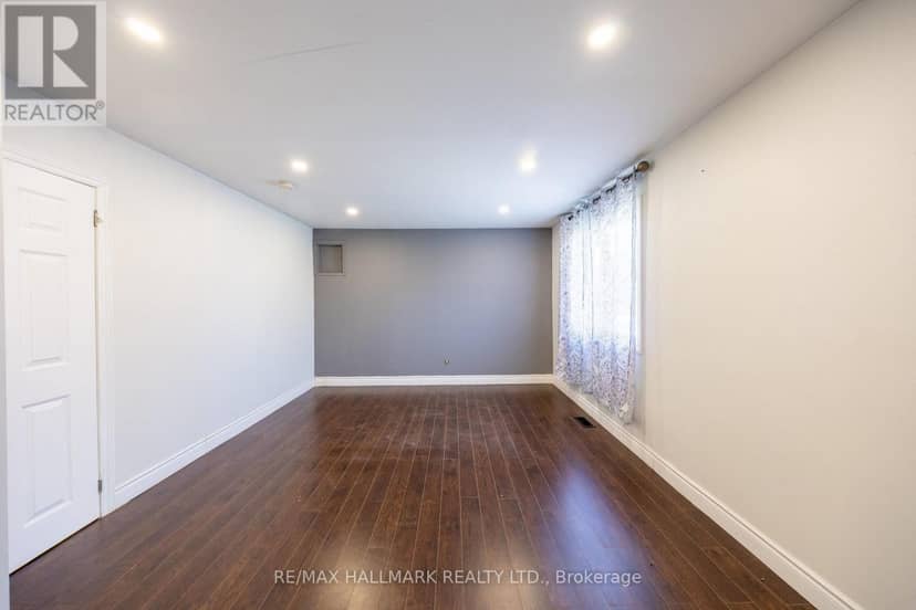 109 Thickson Road S — photo 33 of 40