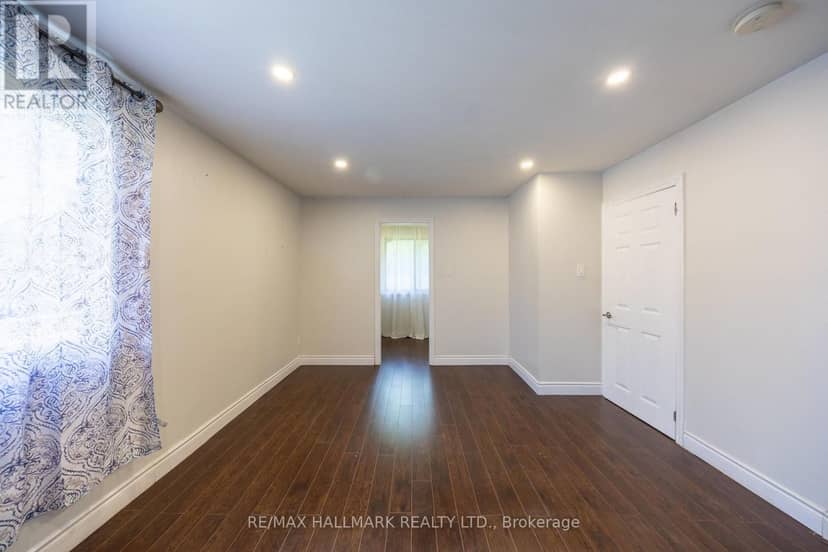 109 Thickson Road S — photo 34 of 40