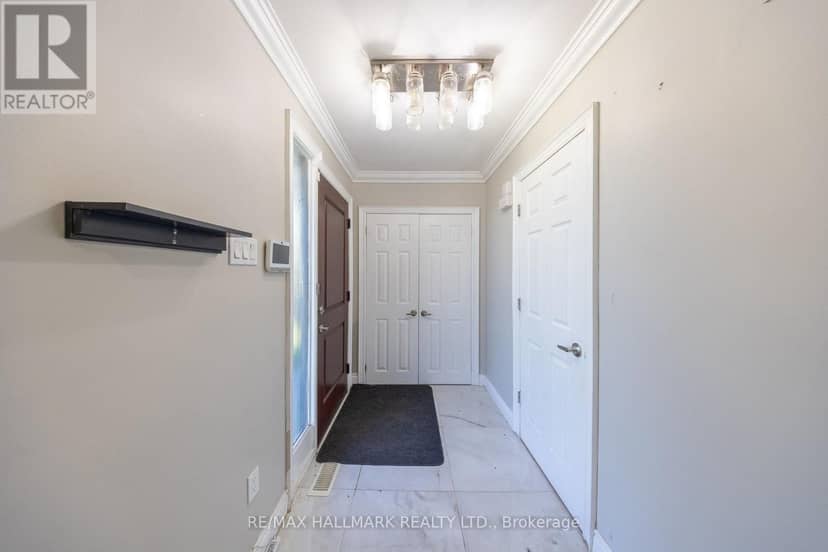 109 Thickson Road S — photo 7 of 40