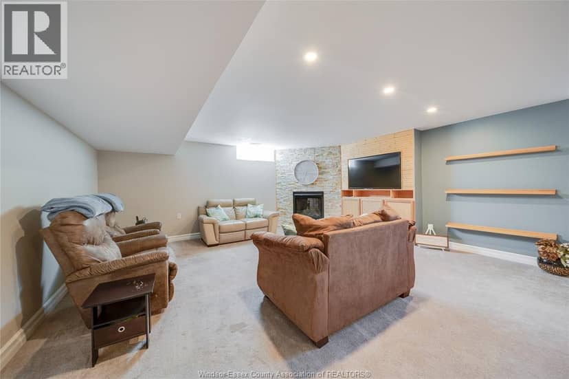 35 Marshwoods Boulevard — photo 27 of 40