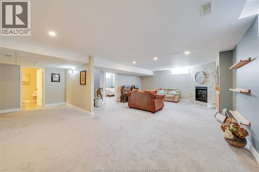 35 Marshwoods Boulevard — photo 29 of 40