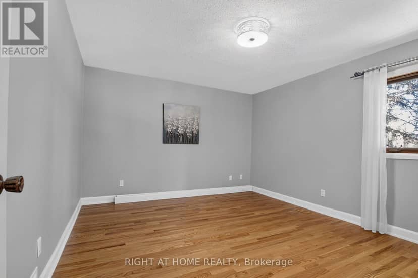 3 Pommel Crescent — photo 24 of 40
