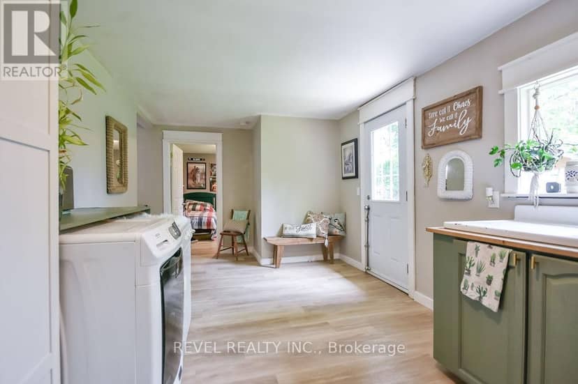 3267 Albany Street — photo 10 of 40