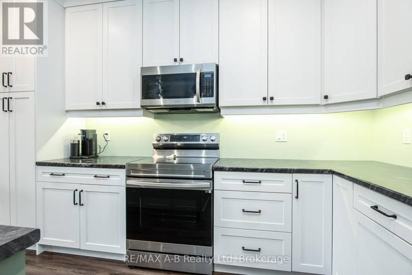 172 Hooper Street — photo 11 of 36