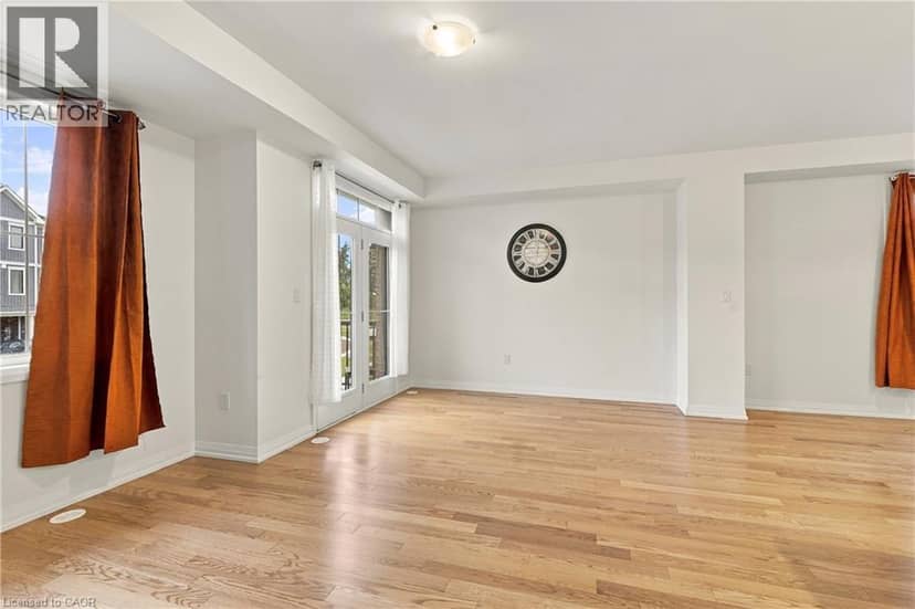 57 NORWICH Crescent — photo 13 of 28