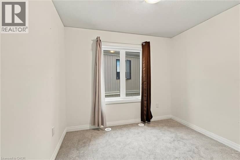 57 NORWICH Crescent — photo 16 of 28