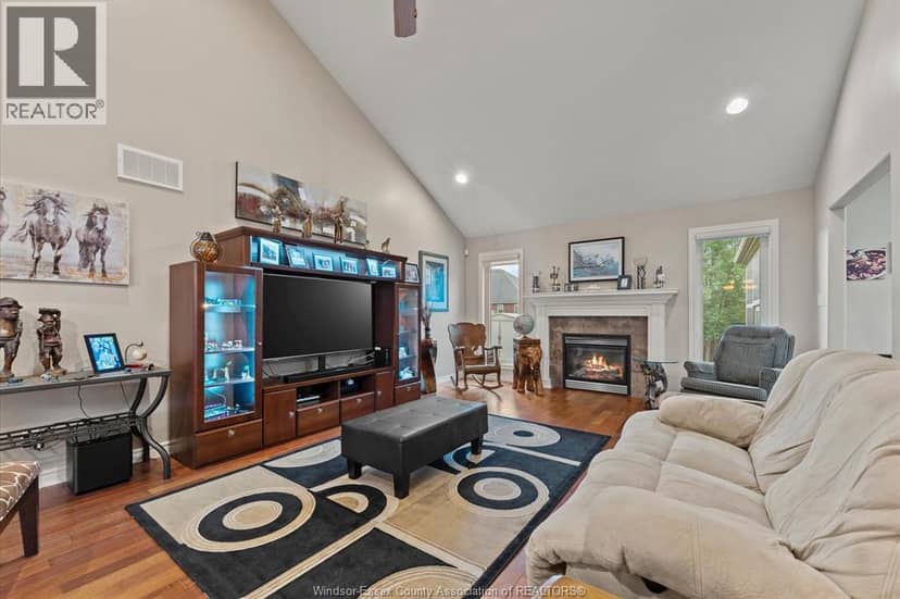 1031 Huntington BOULEVARD — photo 10 of 39