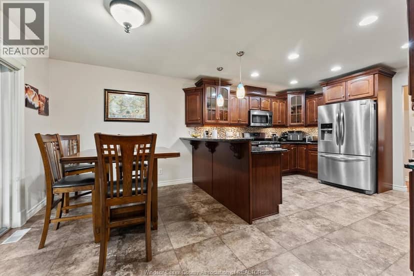 1031 Huntington BOULEVARD — photo 13 of 39