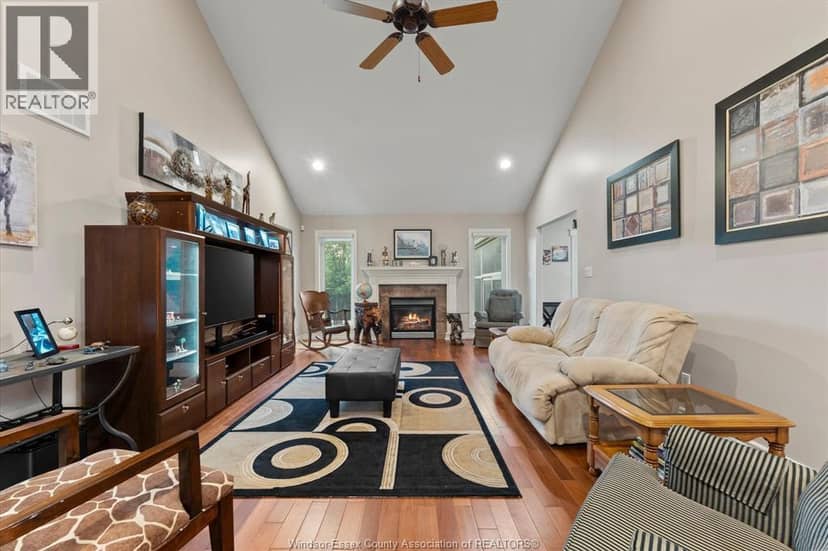1031 Huntington BOULEVARD — photo 9 of 39