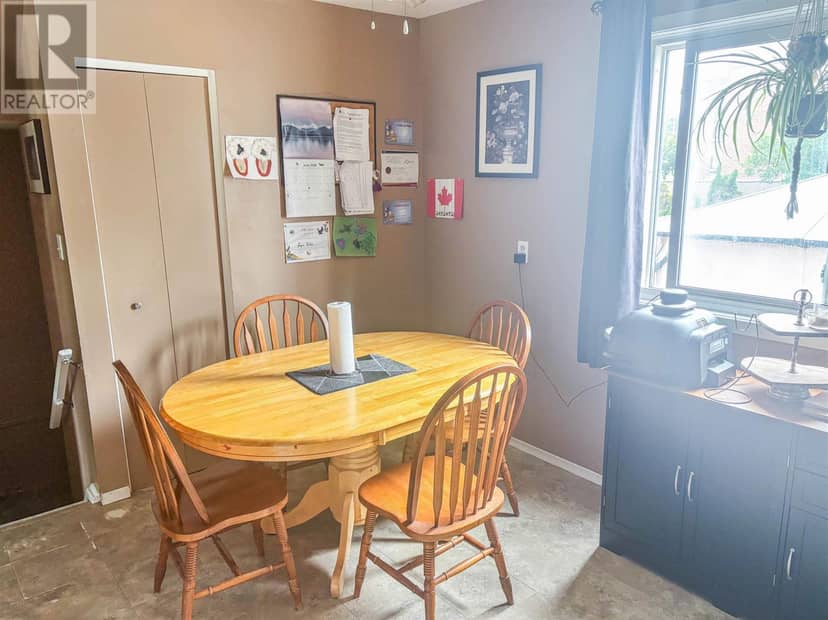 73 Robin ST — photo 9 of 17