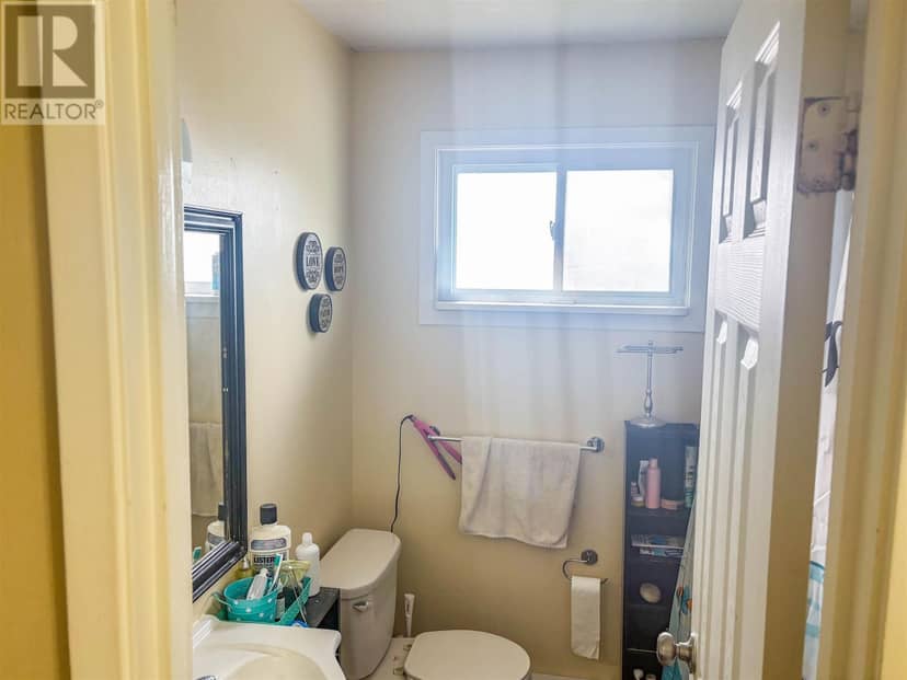 75 Robin ST — photo 10 of 14