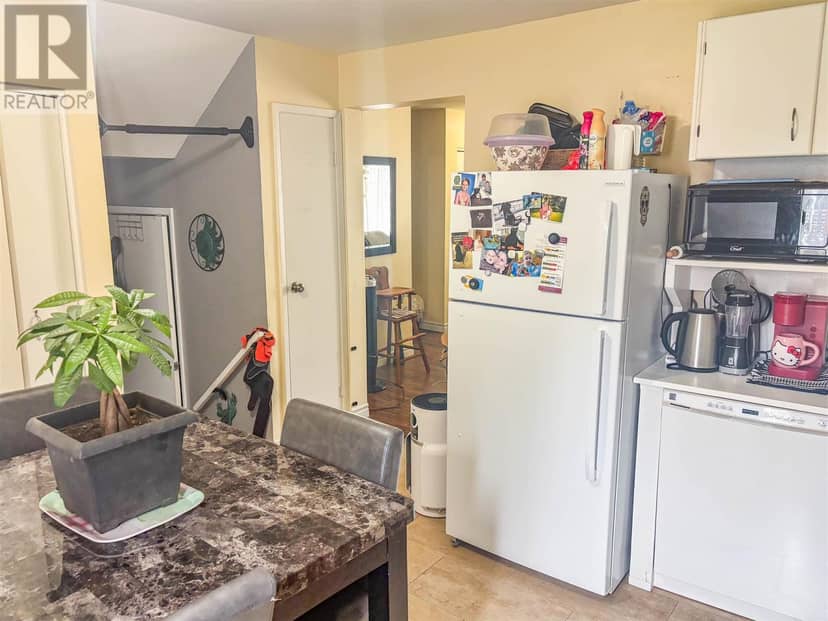 75 Robin ST — photo 9 of 14