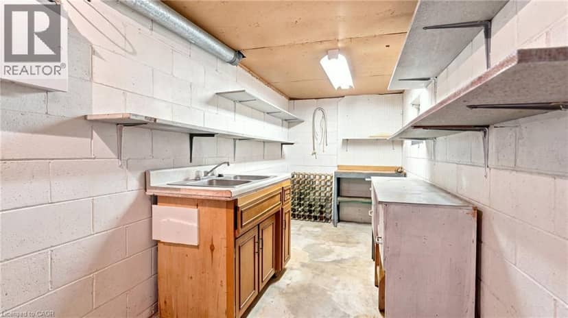 18 GLEN CASTLE Drive — photo 32 of 40