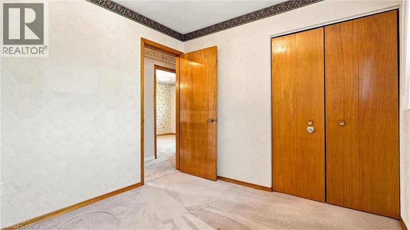 18 GLEN CASTLE Drive — photo 23 of 40