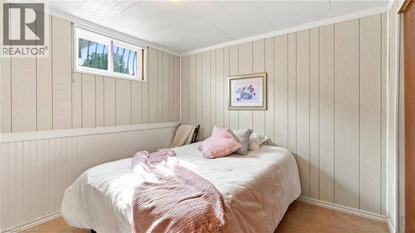 18 GLEN CASTLE Drive — photo 35 of 40