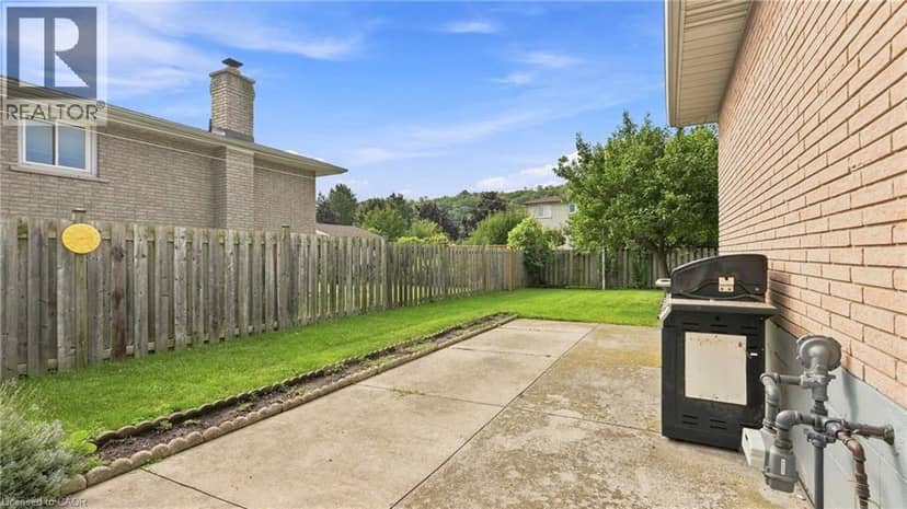 18 GLEN CASTLE Drive — photo 39 of 40