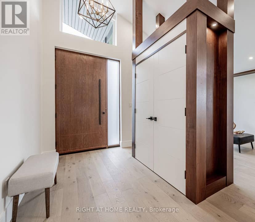 690 Hillman Crescent — photo 4 of 34