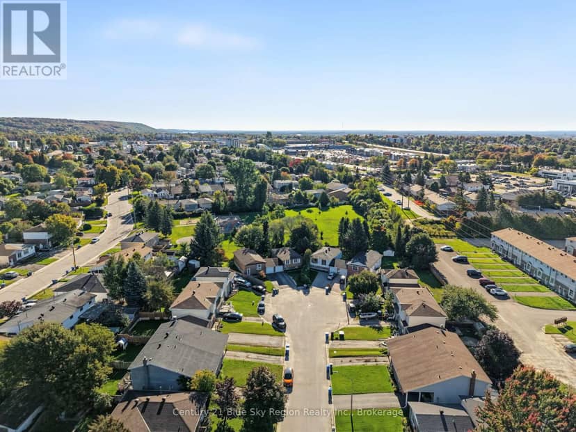 16 Cypress Court, North Bay, photo 8