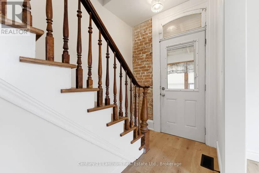 16 Store Street, Prince Edward County, photo 3
