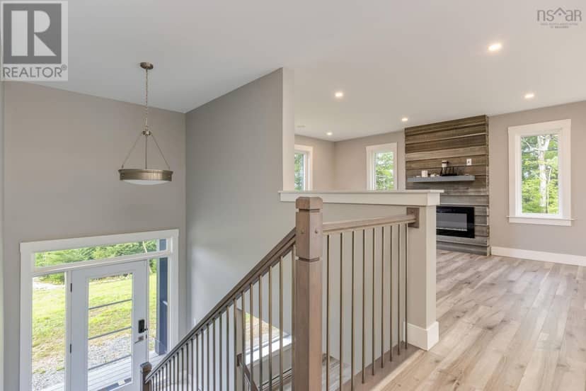 105 Coltsfoot Lane — photo 5 of 40