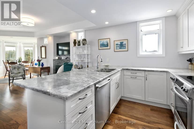 407 - 10 Bay Street E — photo 11 of 34