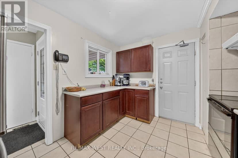 66 Bushwood Court — photo 8 of 34