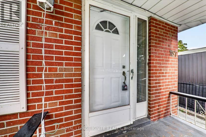 1197 Pharmacy Avenue, Toronto, photo 5