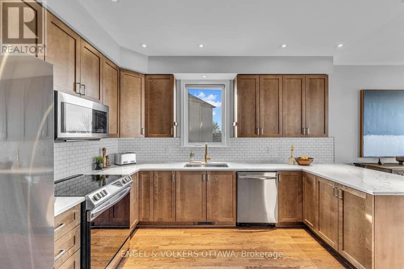 1080 Northgraves Crescent — photo 17 of 40