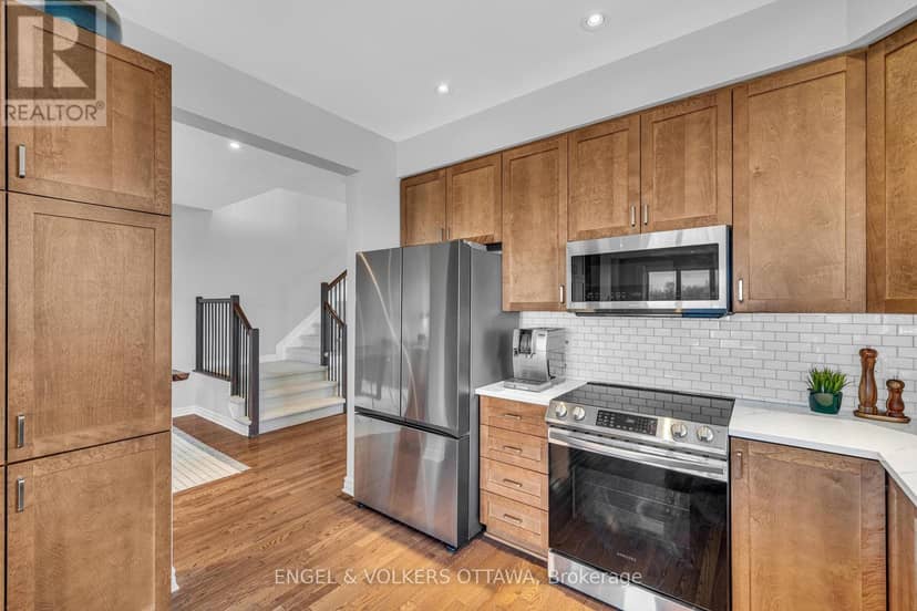1080 Northgraves Crescent — photo 18 of 40