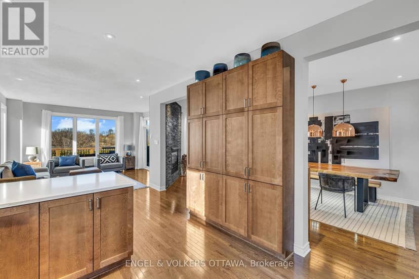 1080 Northgraves Crescent — photo 19 of 40
