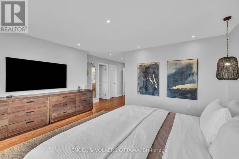 1080 Northgraves Crescent — photo 30 of 40