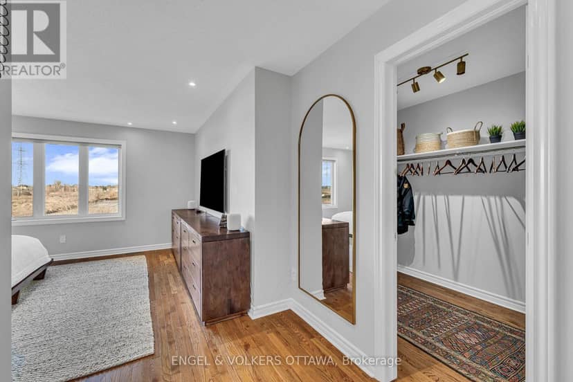 1080 Northgraves Crescent — photo 31 of 40