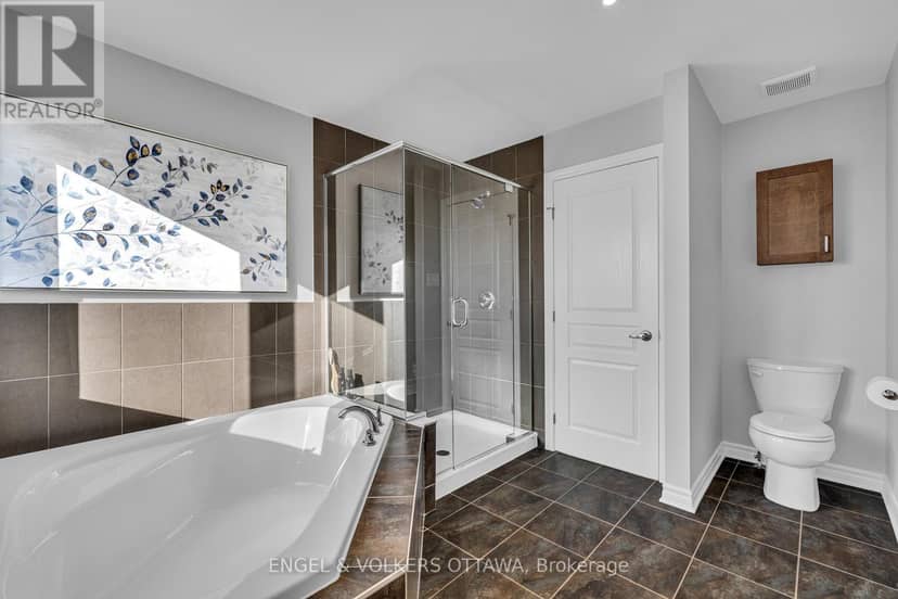 1080 Northgraves Crescent — photo 33 of 40