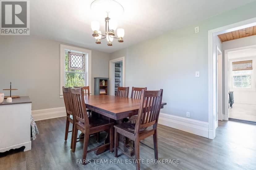 1346 Penetanguishene Road — photo 14 of 33